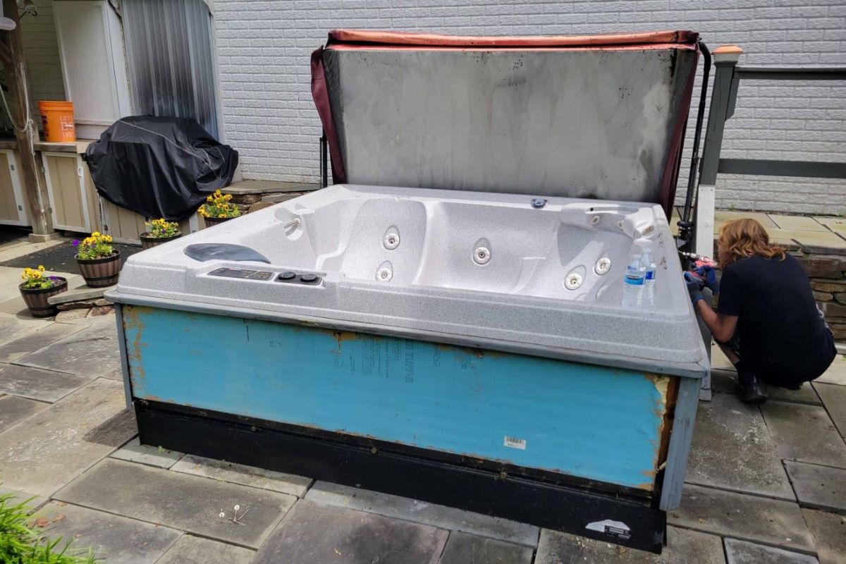 Hot Tub Removal Service In Seattle